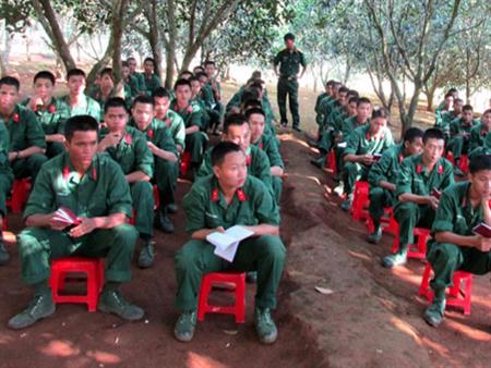 Chương trình giáo dục đồng nhóm phòng, chống HIV/AIDS cho chiến sĩ mới: mới và bổ ích
